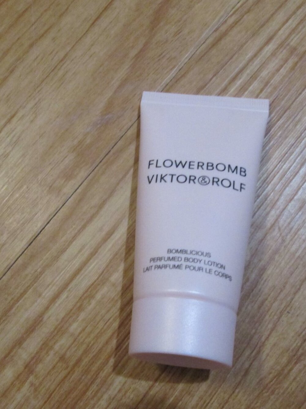 FLOWERBOMB Viktor & Rolf Bomblicious body lotion 50 milli